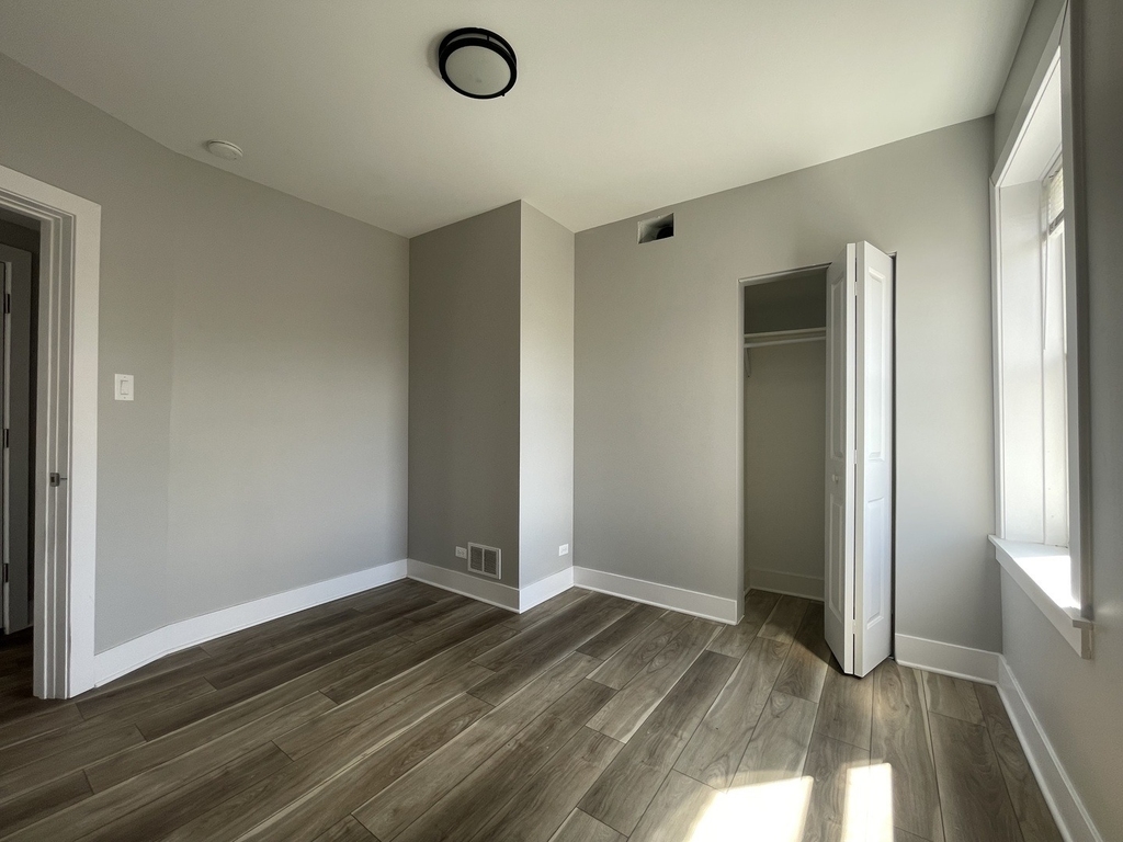 722 N Austin Boulevard - Photo 6