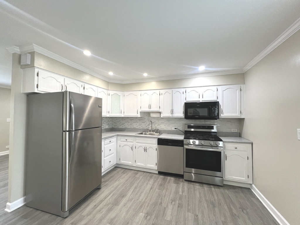 206 Raupp Boulevard - Photo 2