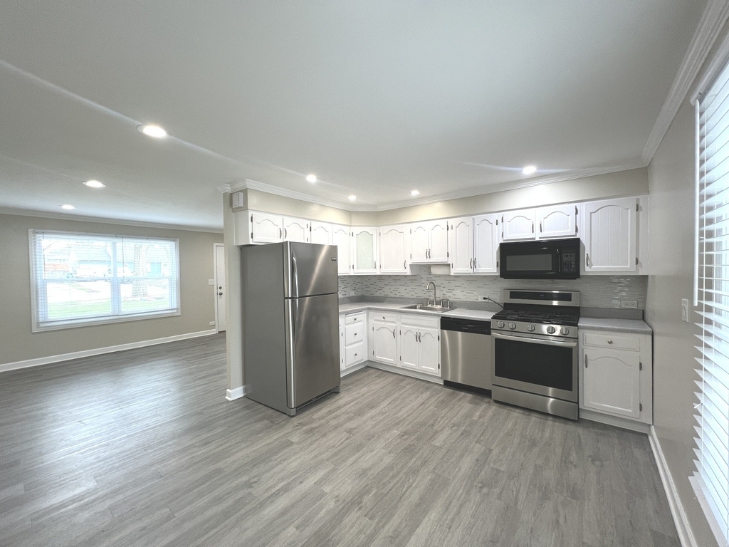 206 Raupp Boulevard - Photo 3