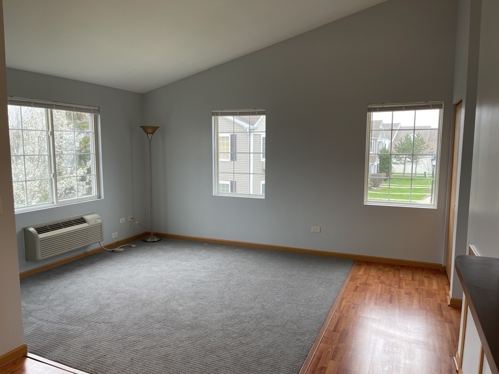 1517 Silverstone Drive - Photo 4