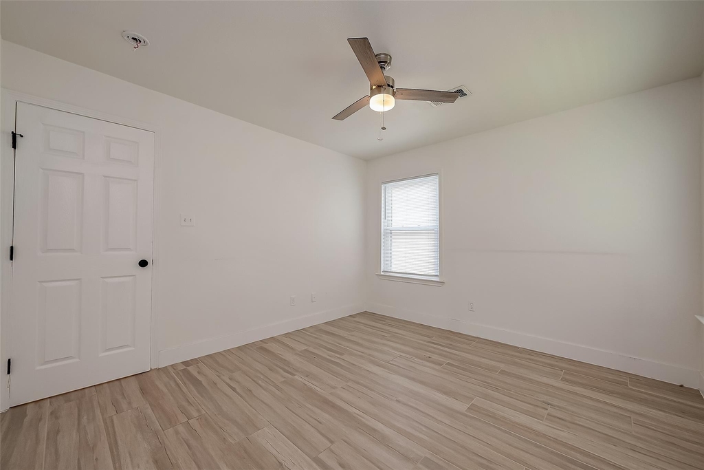 915 Adele Street - Photo 3