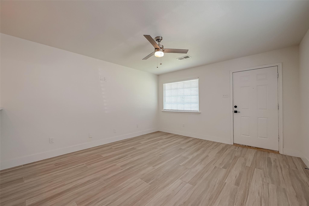 915 Adele Street - Photo 19