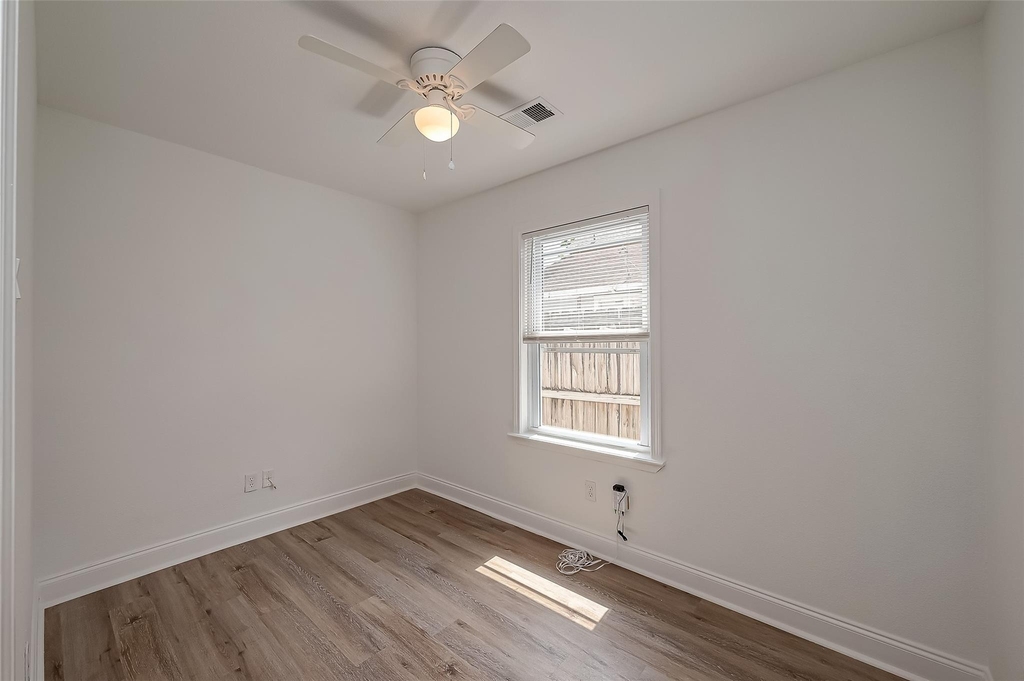 915 Adele Street - Photo 9