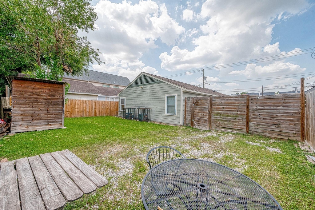 915 Adele Street - Photo 11