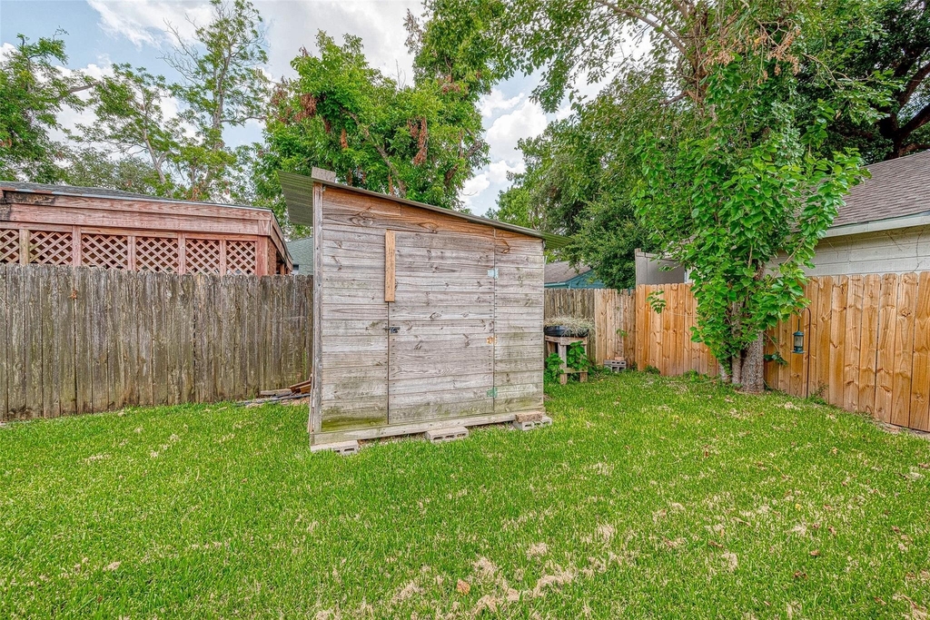 915 Adele Street - Photo 12