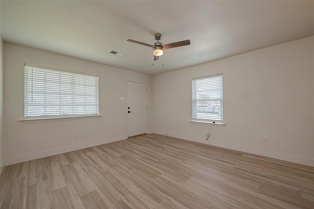 915 Adele Street - Photo 18