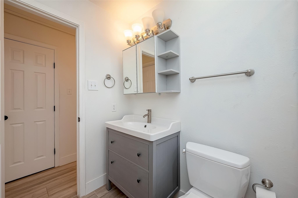 915 Adele Street - Photo 6