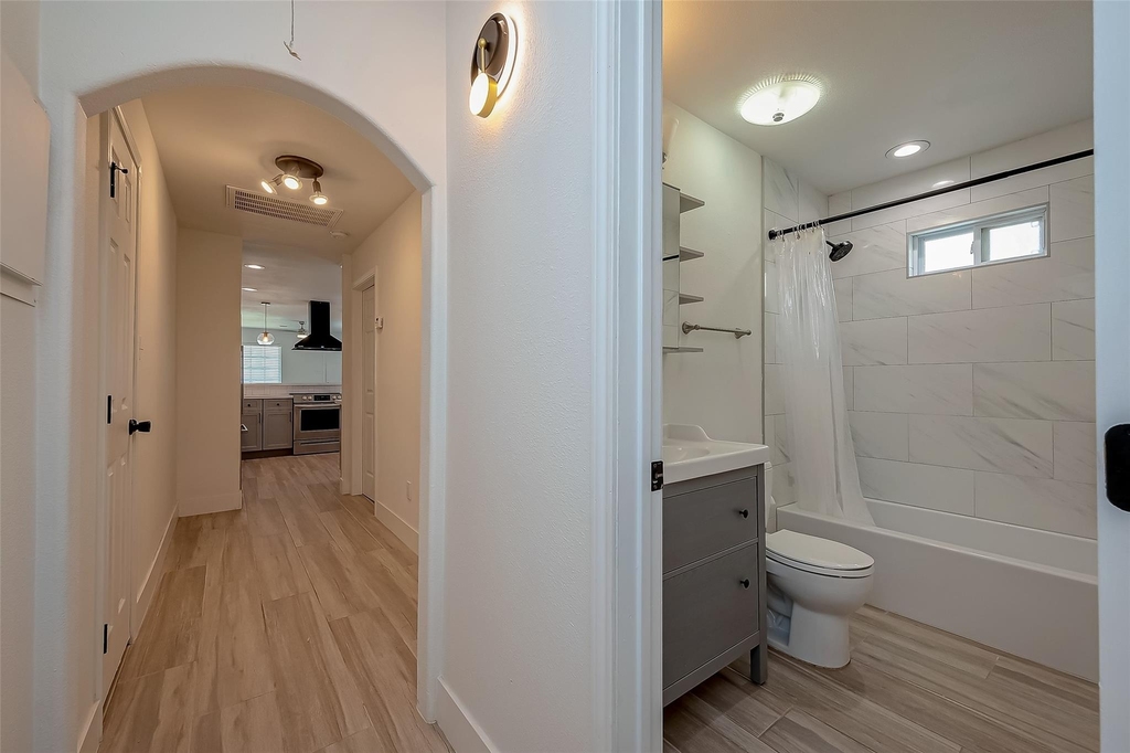 915 Adele Street - Photo 4