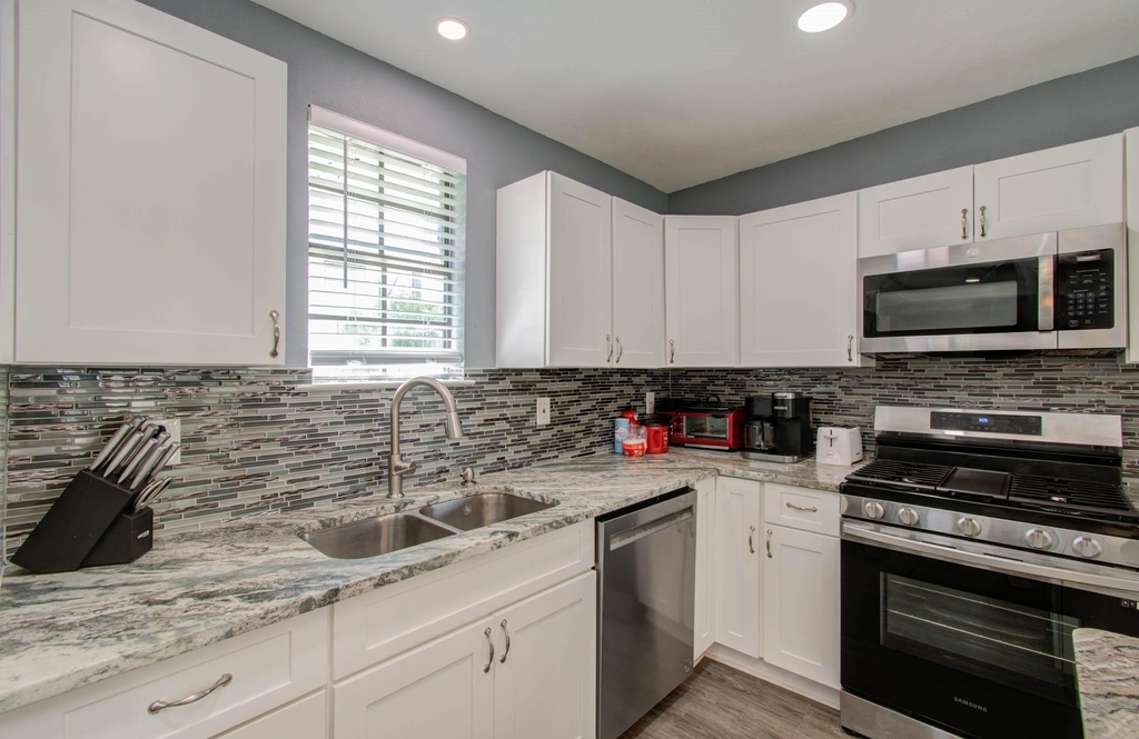3330 Kelton Street - Photo 15