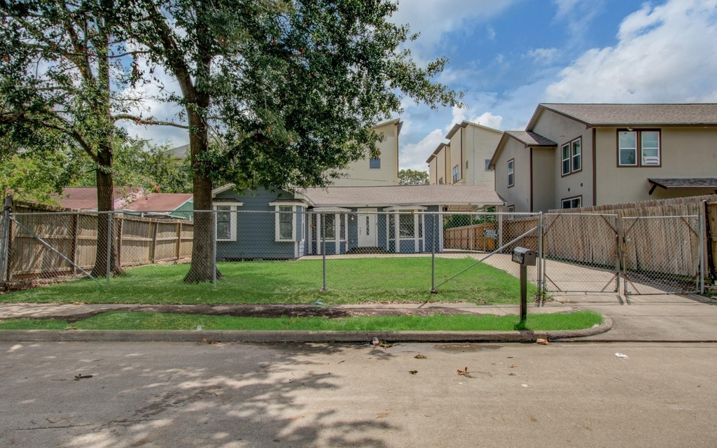 3330 Kelton Street - Photo 3