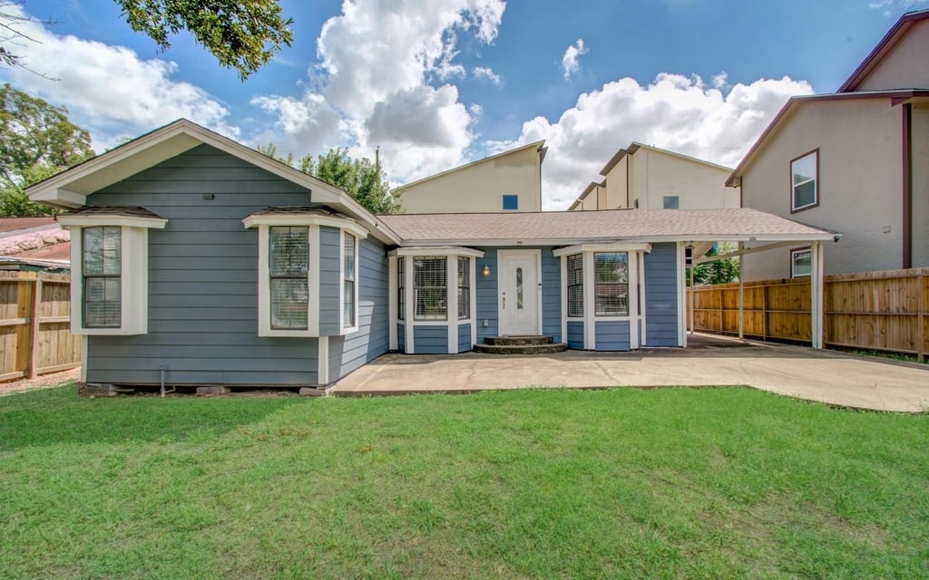3330 Kelton Street - Photo 1