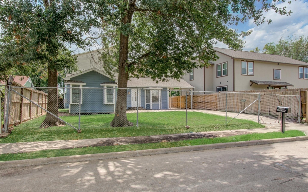 3330 Kelton Street - Photo 4