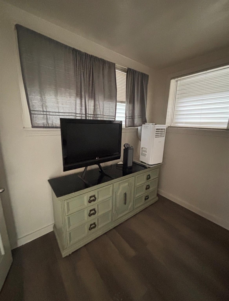 928 Main Street - Photo 3