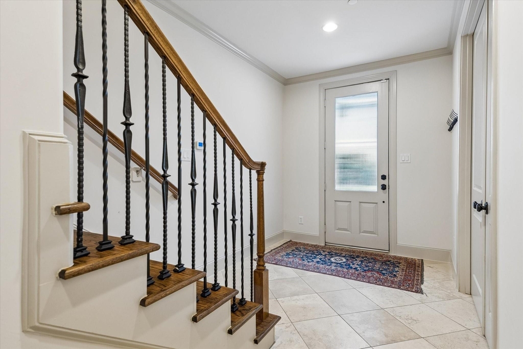 1521 Oakdale Street - Photo 3
