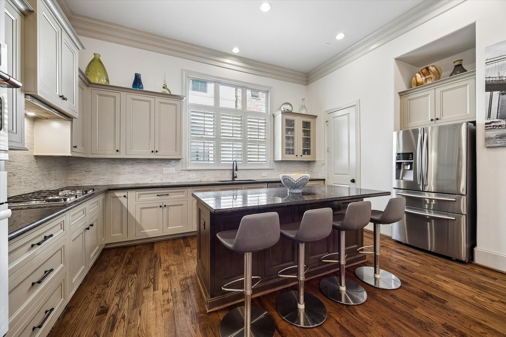 1521 Oakdale Street - Photo 8