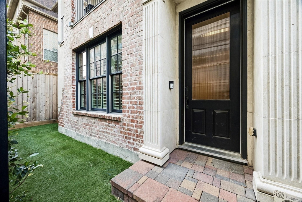 1521 Oakdale Street - Photo 1