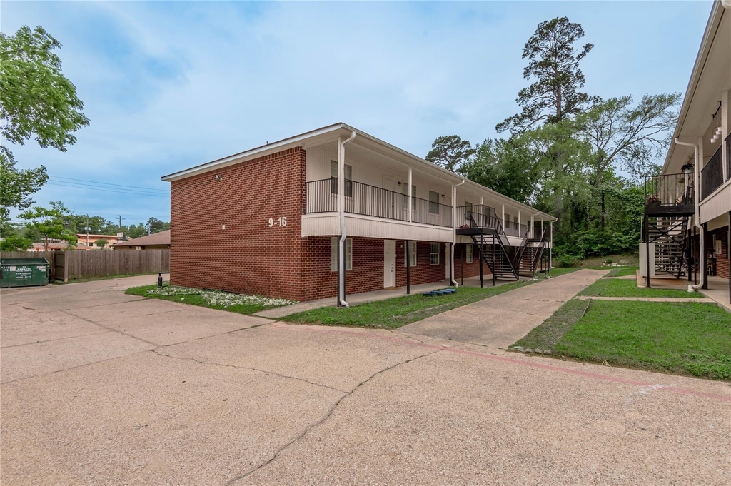 600 Palm Street - Photo 0
