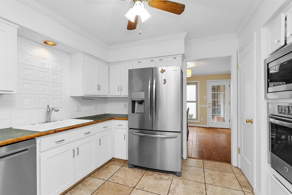 11634 Southlake Drive - Photo 12