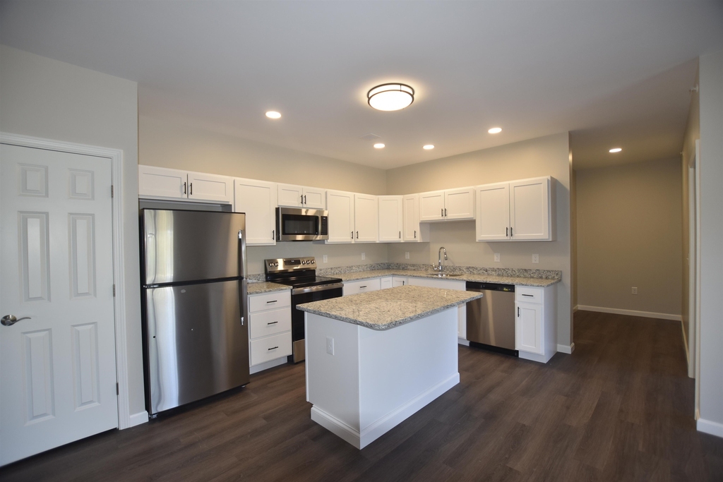 217 Rockingham - Photo 2
