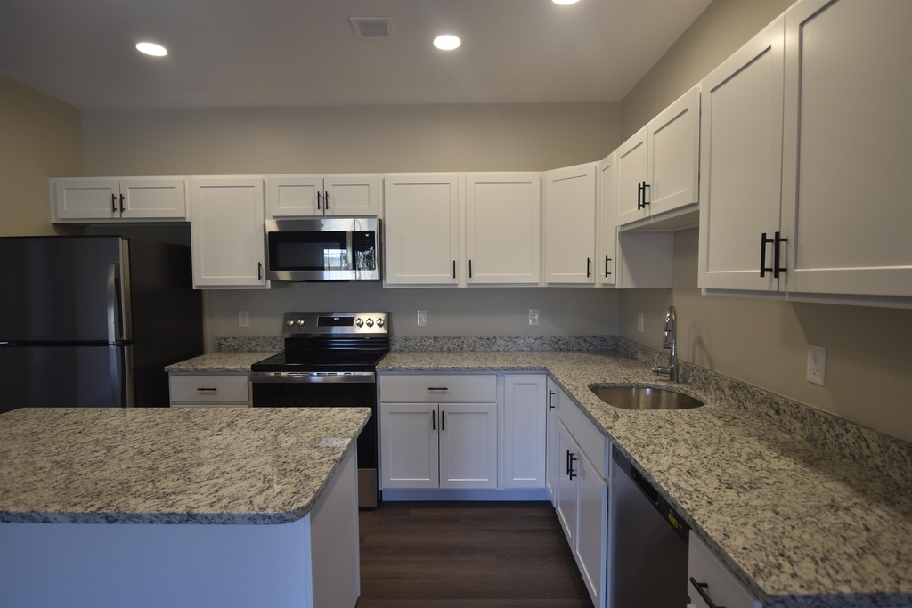 217 Rockingham - Photo 3