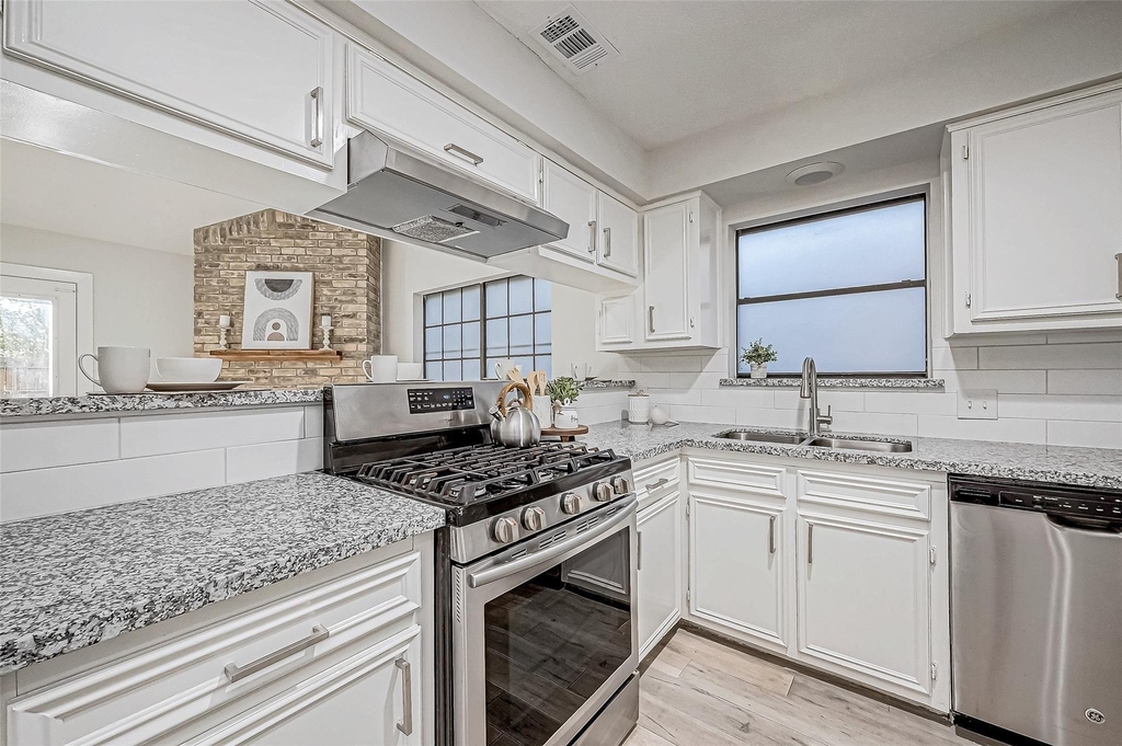 4907 Fox Hollow Boulevard - Photo 0