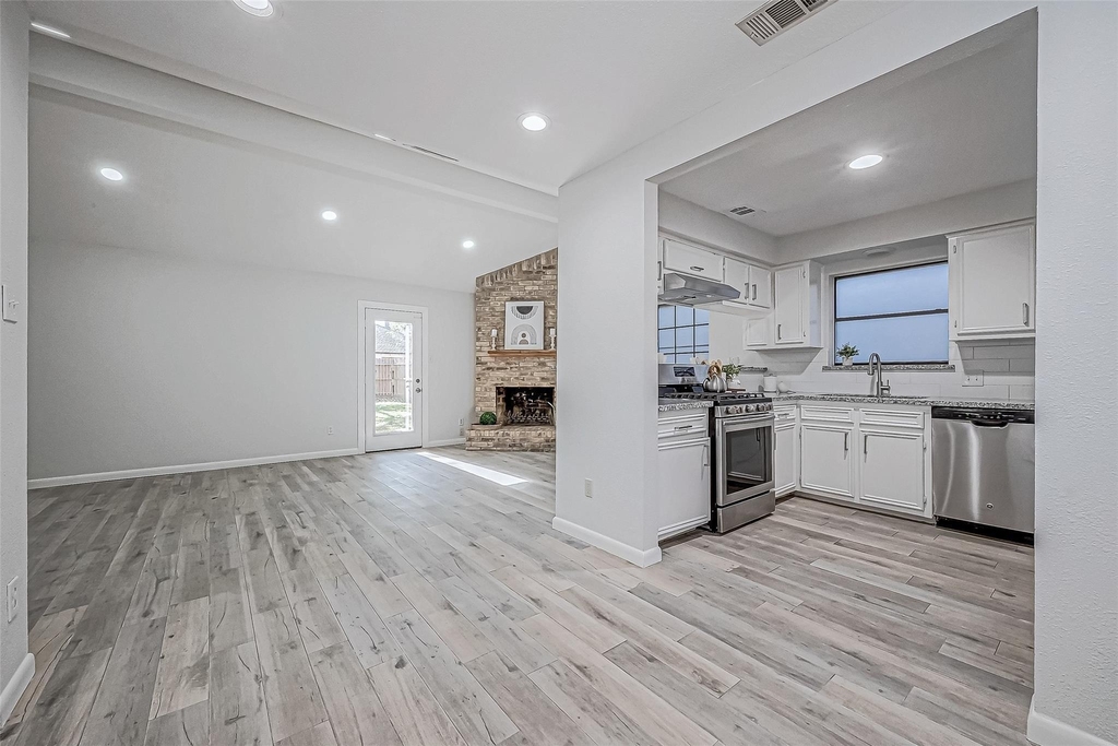 4907 Fox Hollow Boulevard - Photo 4