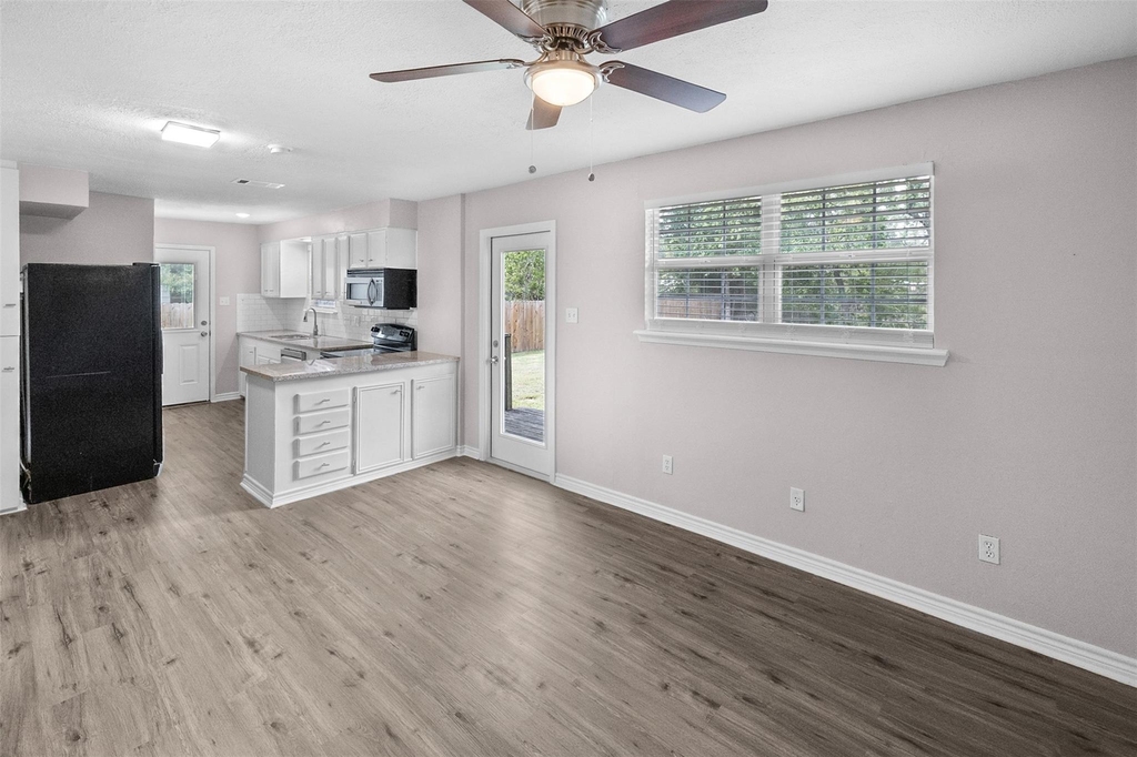 16766 Lake Circle - Photo 6
