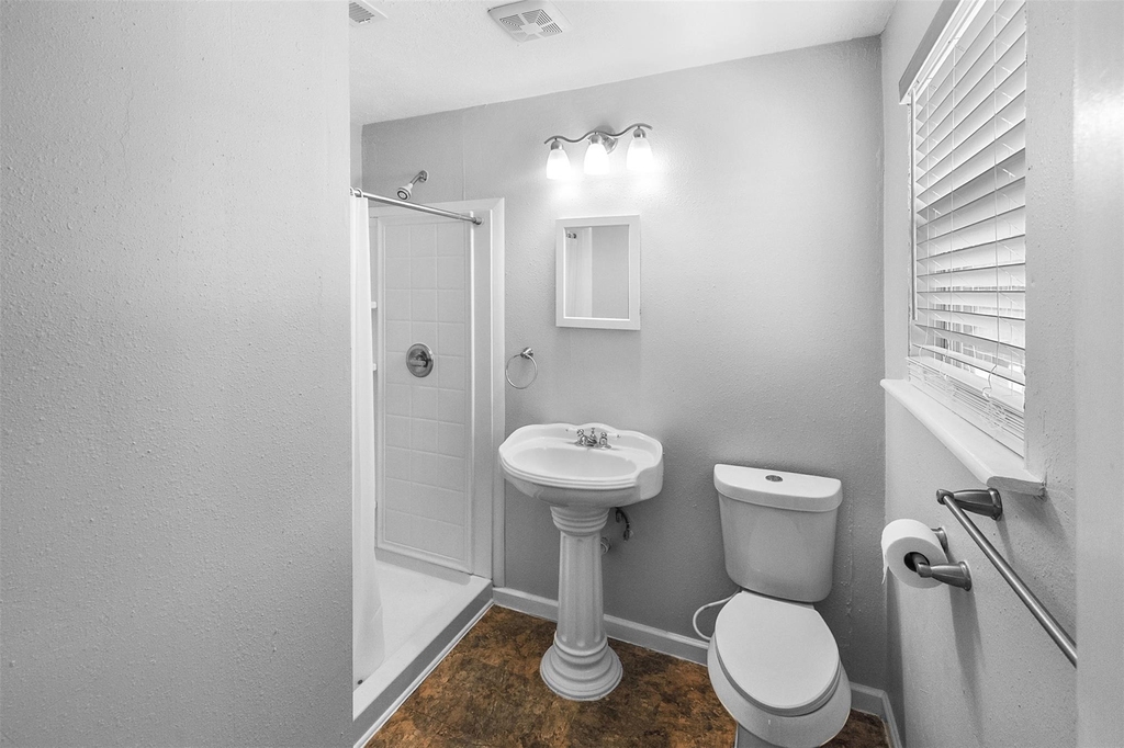 16766 Lake Circle - Photo 13