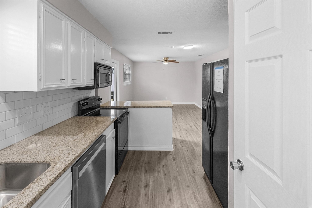 16766 Lake Circle - Photo 9