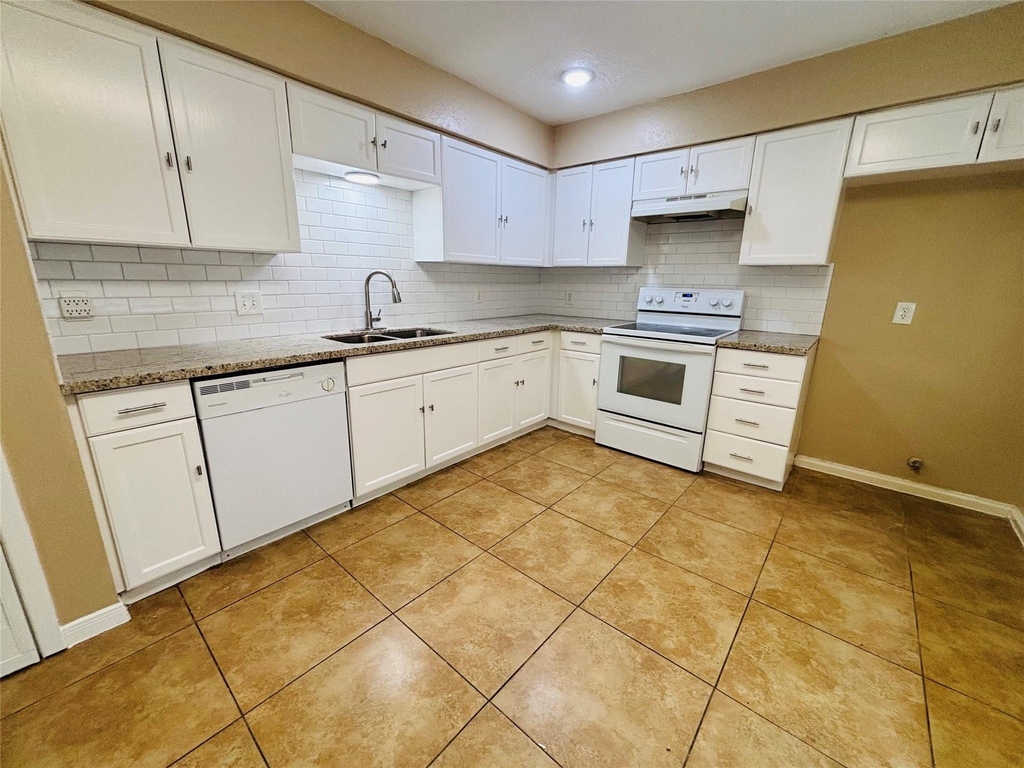 22219 Acorn Valley Drive - Photo 7