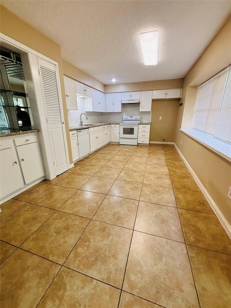 22219 Acorn Valley Drive - Photo 5
