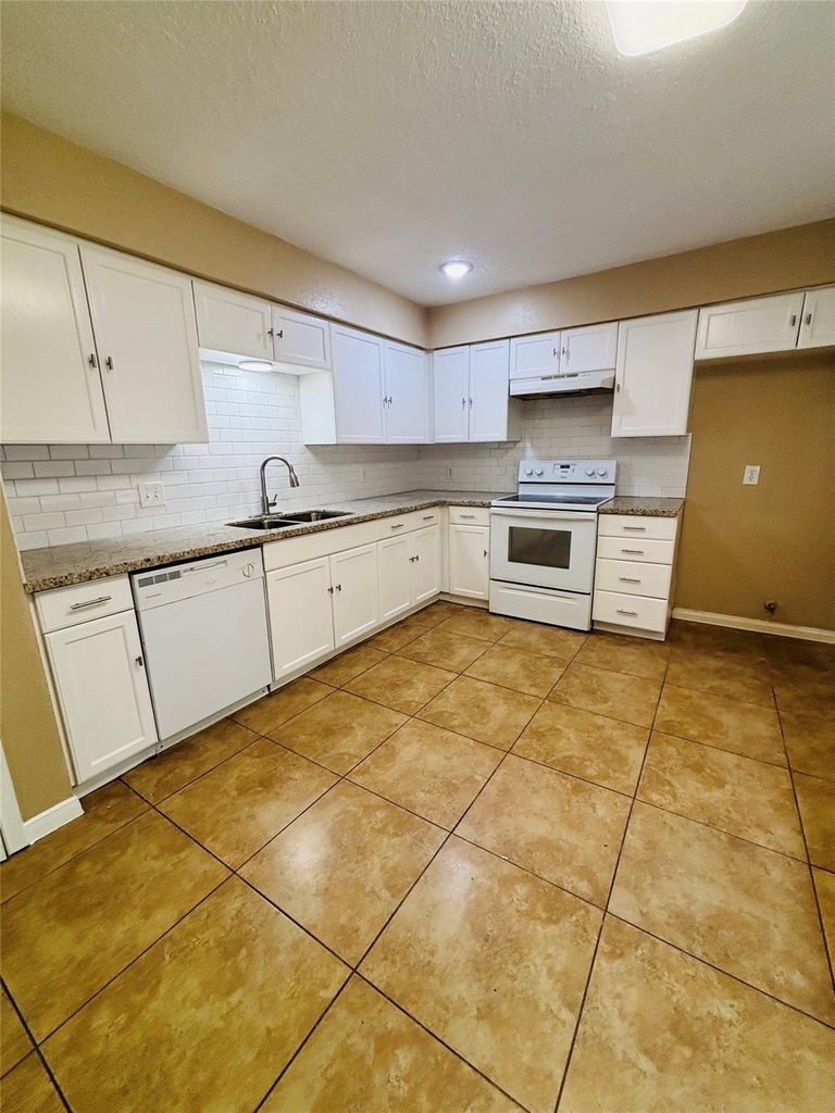 22219 Acorn Valley Drive - Photo 6