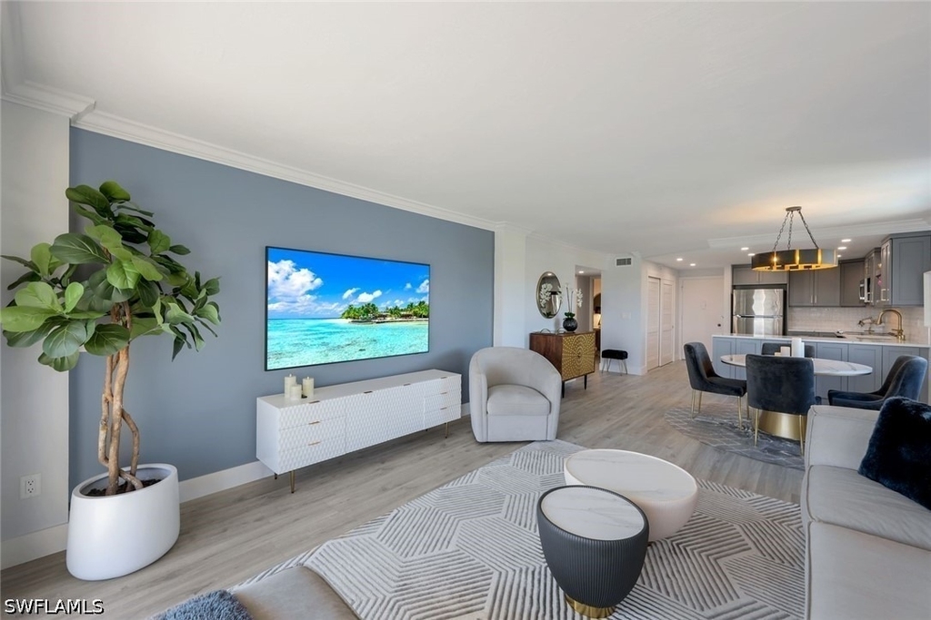 2150 Gulf Shore Boulevard N - Photo 1