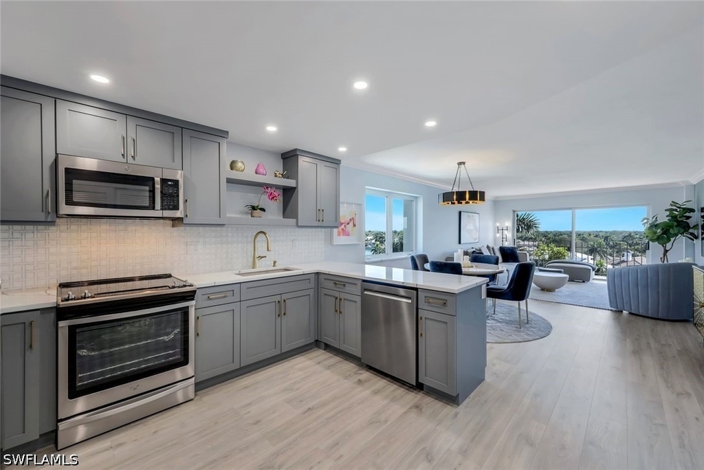 2150 Gulf Shore Boulevard N - Photo 4