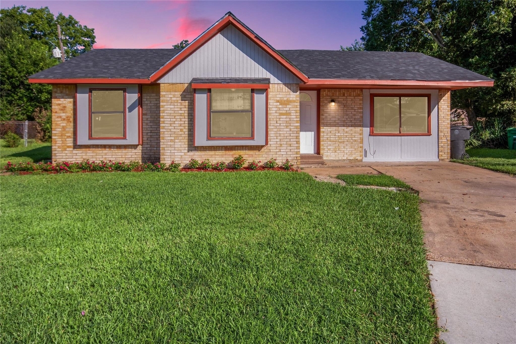 10902 Mosscrest Drive - Photo 0