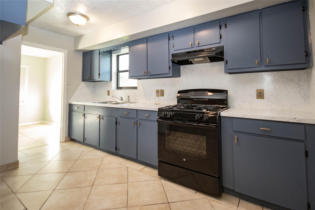 10902 Mosscrest Drive - Photo 7