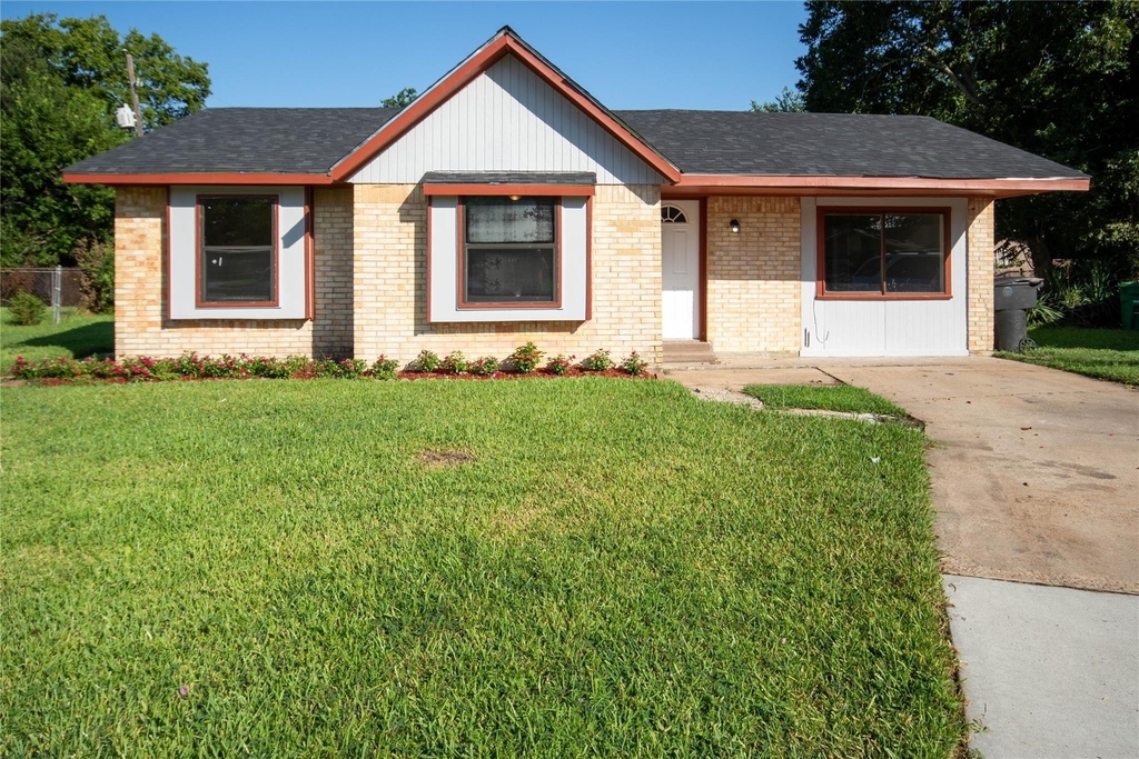 10902 Mosscrest Drive - Photo 1