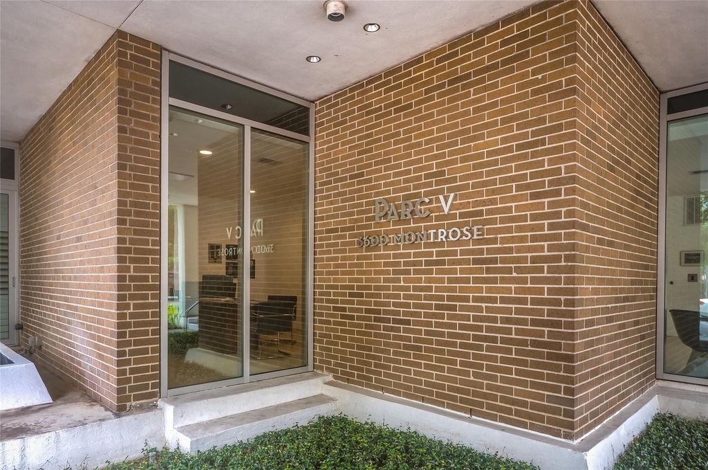 3600 Montrose Boulevard - Photo 2