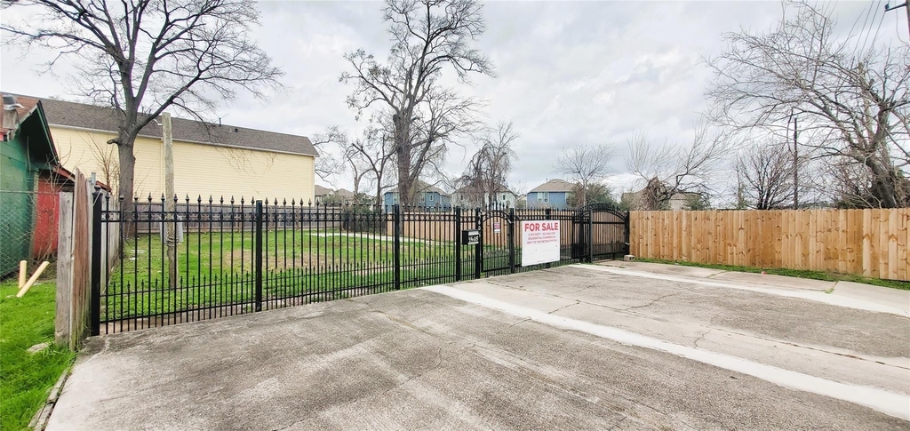 4605 Fulton Street - Photo 1