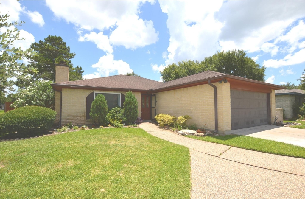 703 Flower Field Court - Photo 0