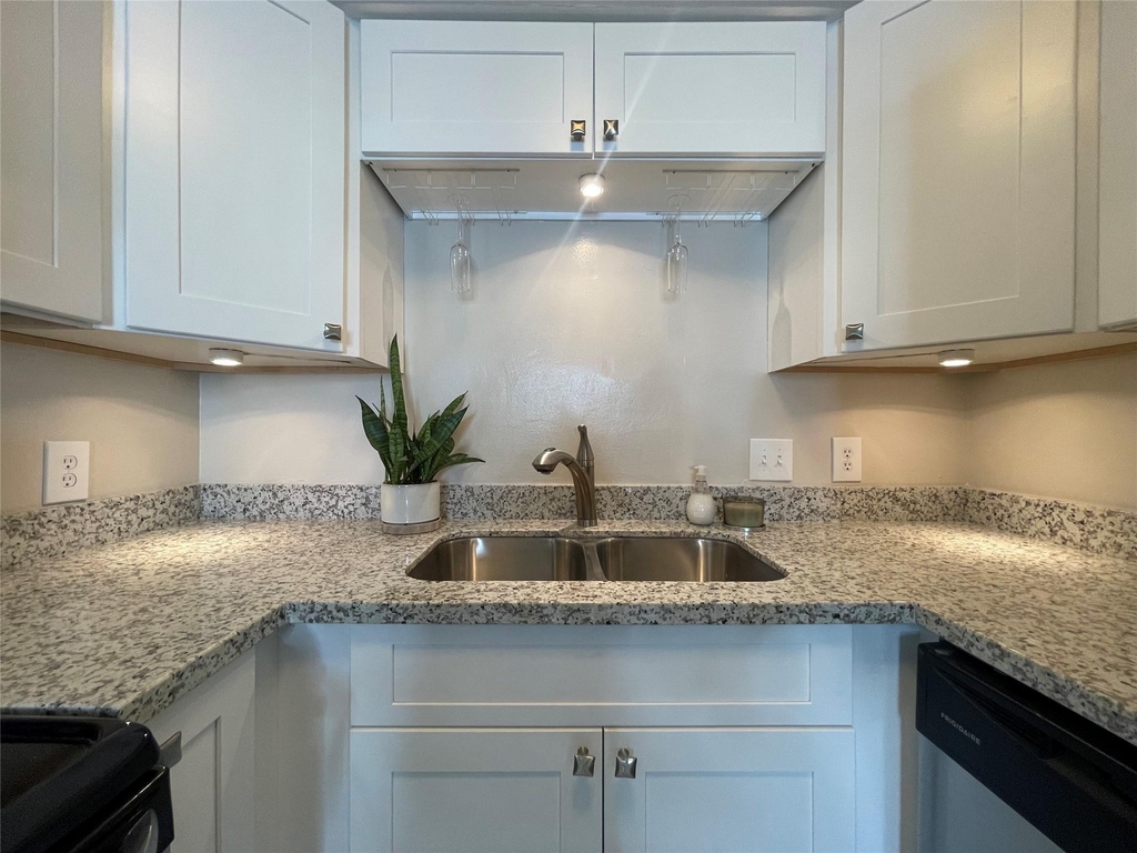 2601 Bellefontaine Street - Photo 3
