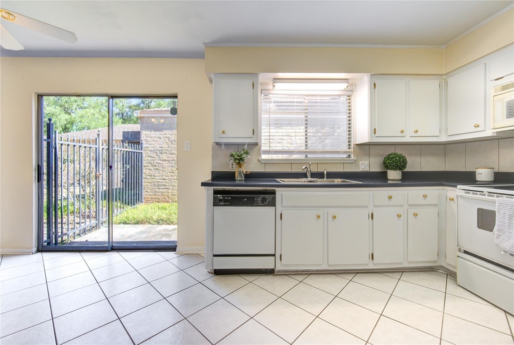1927 Ash Meadow Drive - Photo 16