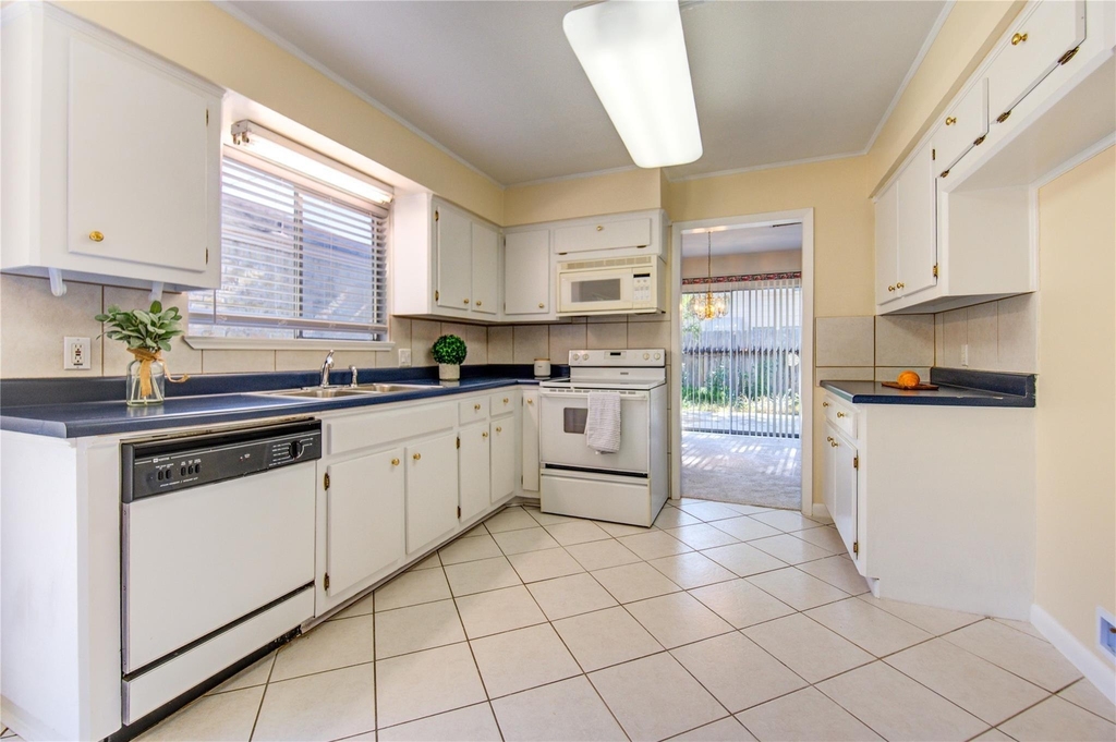 1927 Ash Meadow Drive - Photo 15