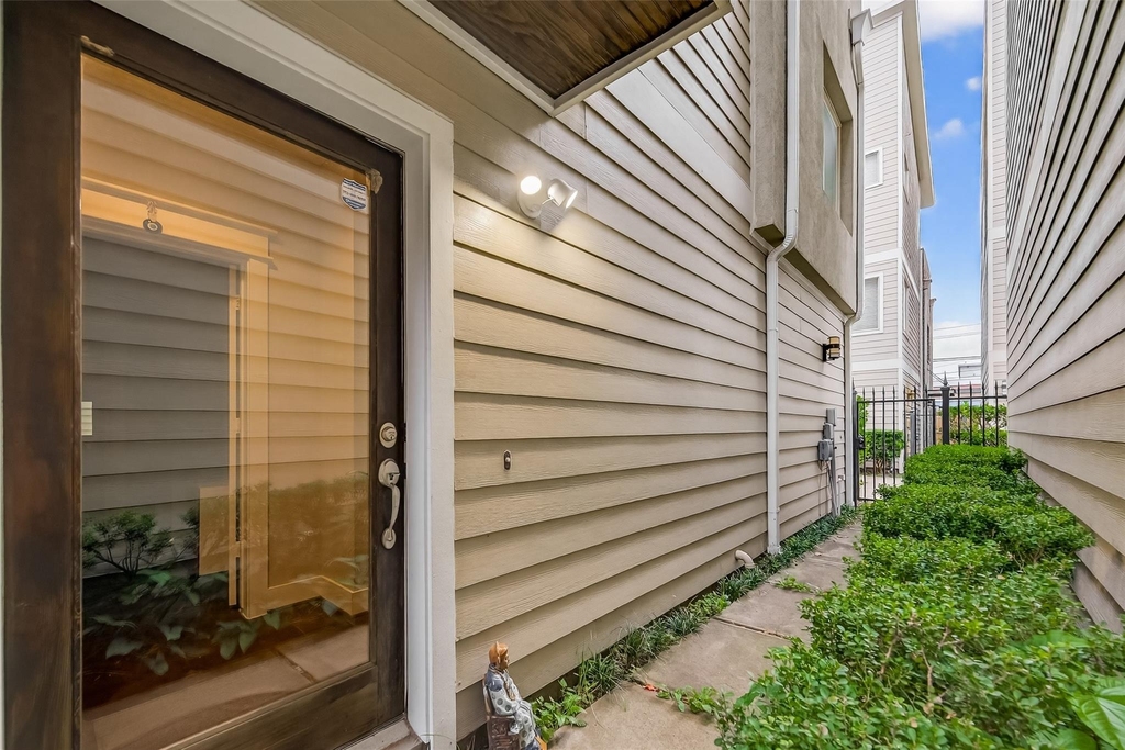 1510 Crockett Street - Photo 3