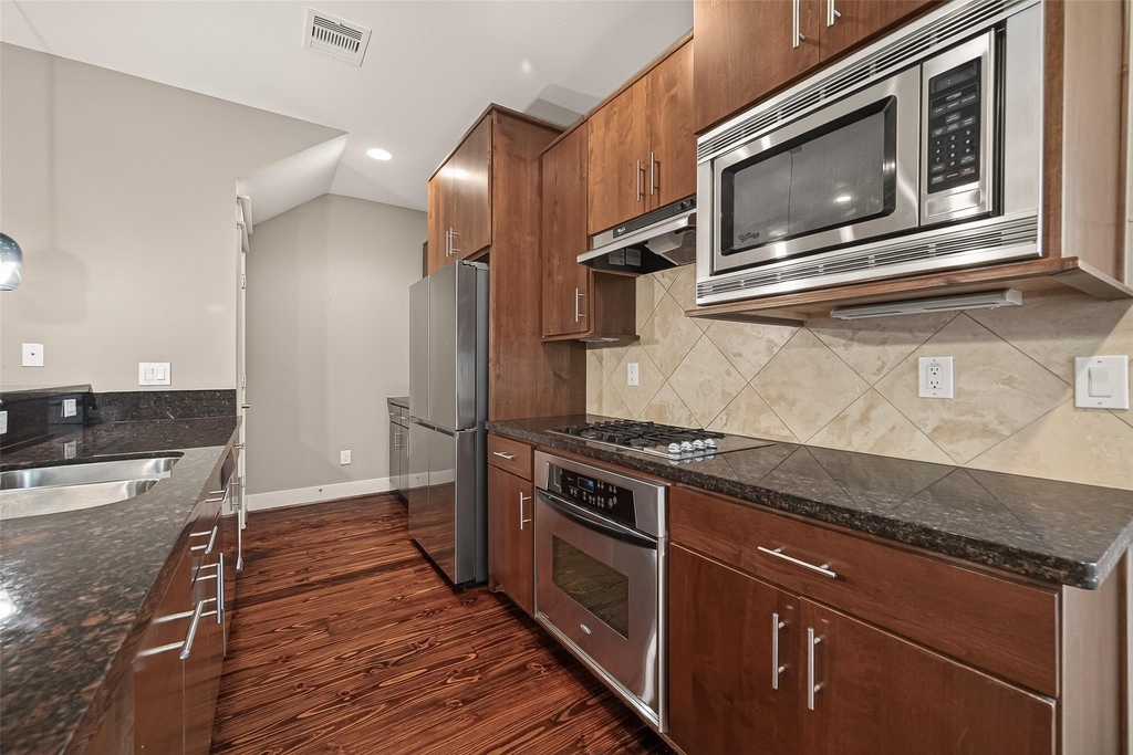 1510 Crockett Street - Photo 9