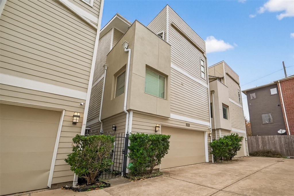 1510 Crockett Street - Photo 1
