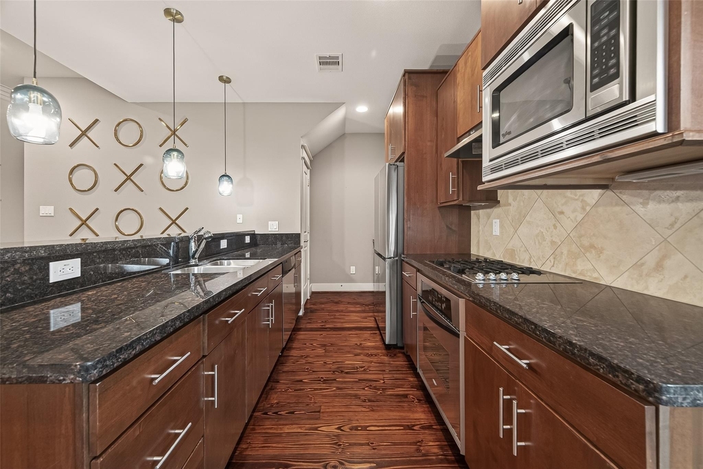1510 Crockett Street - Photo 10