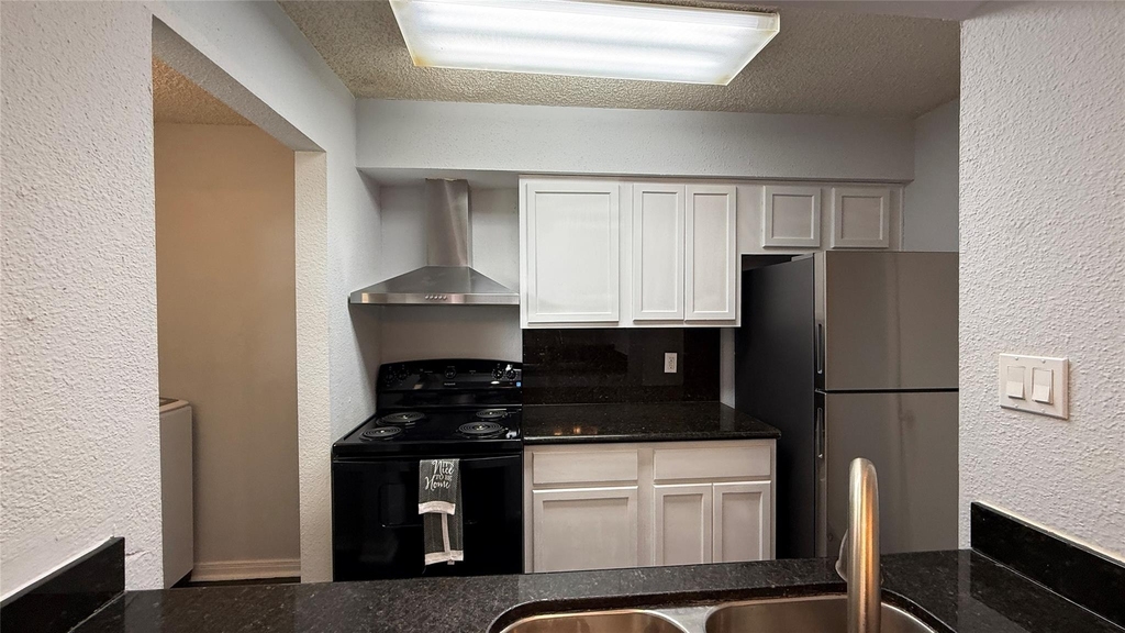 250 El Dorado Boulevard - Photo 2