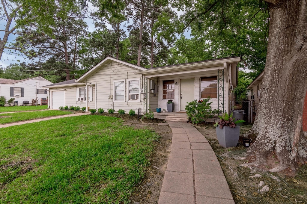 1412 22nd Street - Photo 0