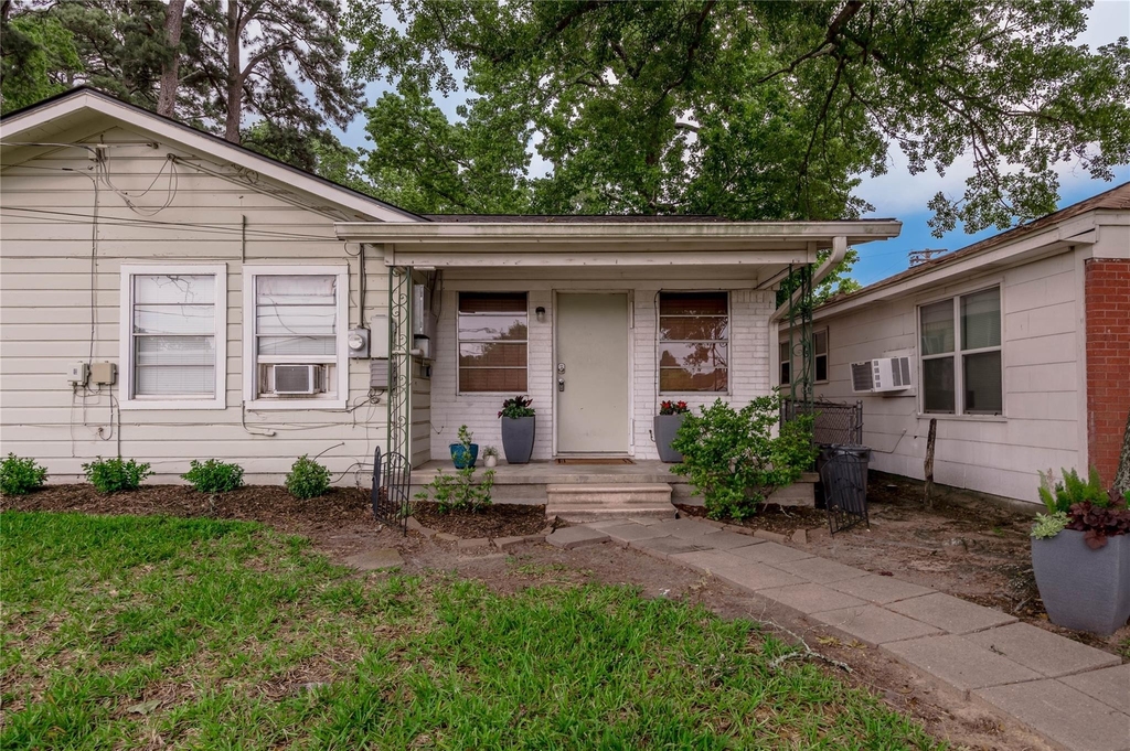 1412 22nd Street - Photo 2